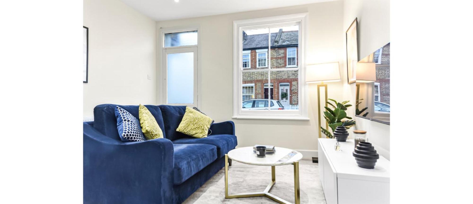 Elegance: Spacious 2br For Urban Comfort